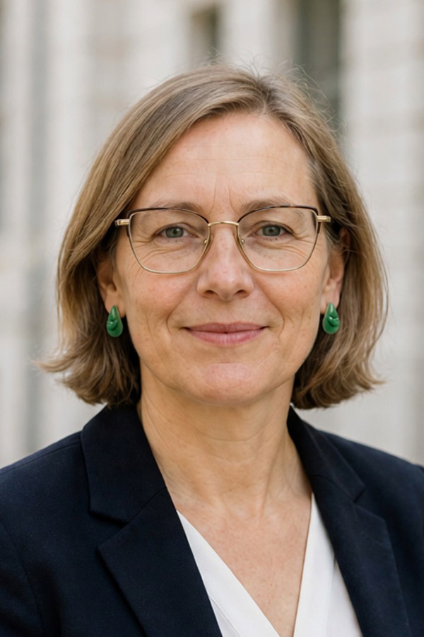 Dr. Clara Weiss